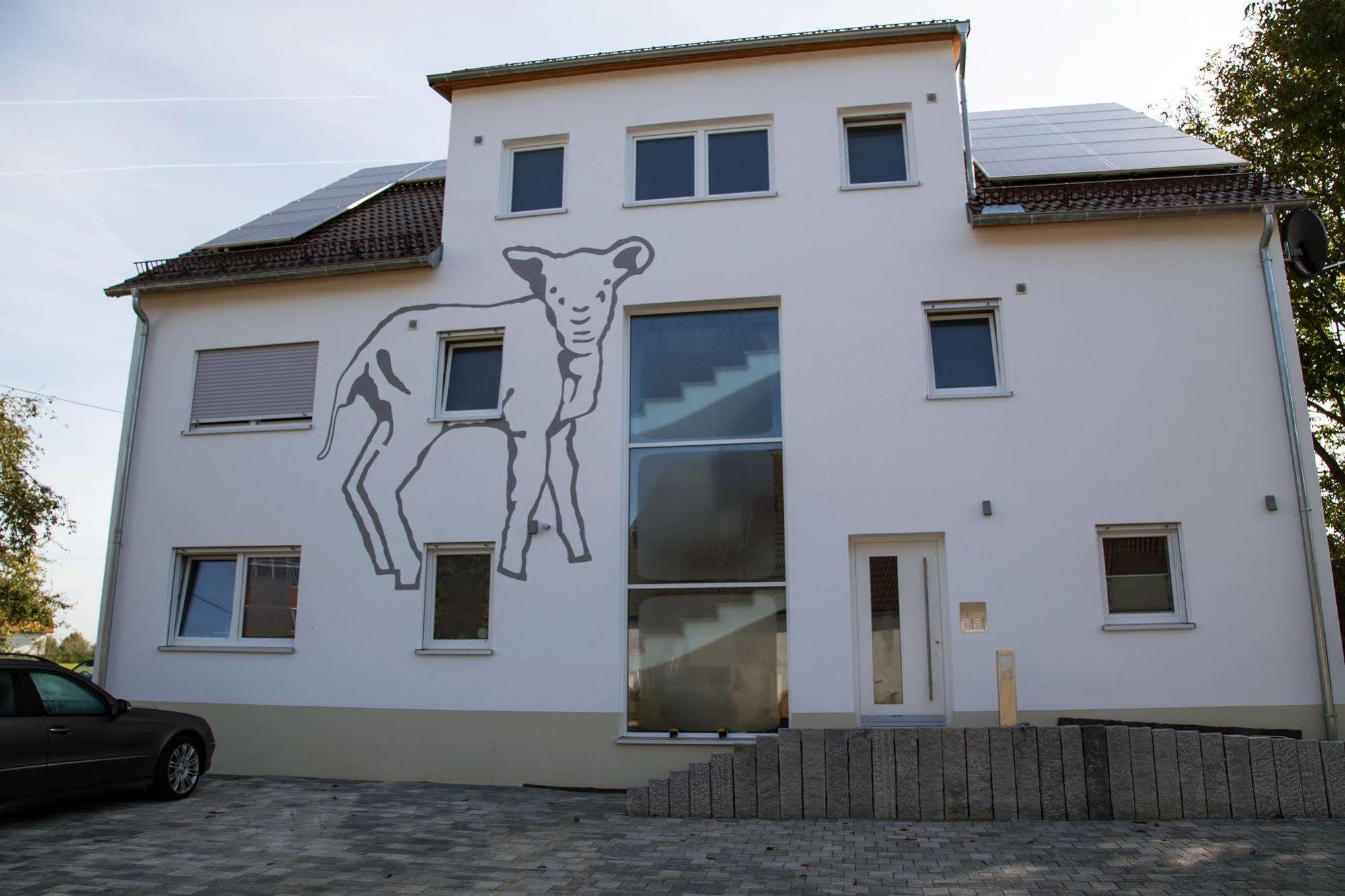 Gaestehaus Und Fewo Lamm Garni 블라우보이렌 외부 사진
