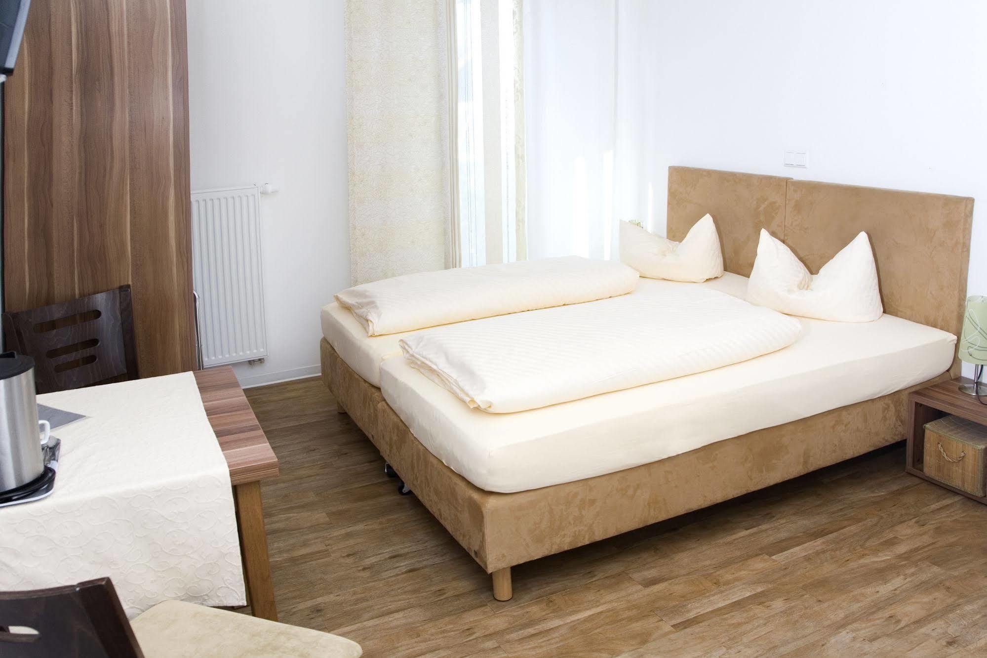 Gaestehaus Und Fewo Lamm Garni 블라우보이렌 외부 사진